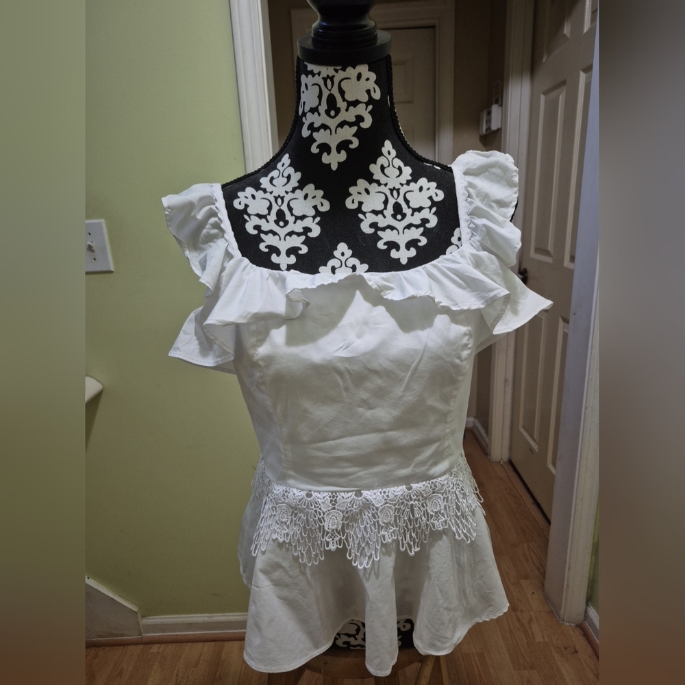 Guess White Sleeveless Ruffled Peplum Blouse